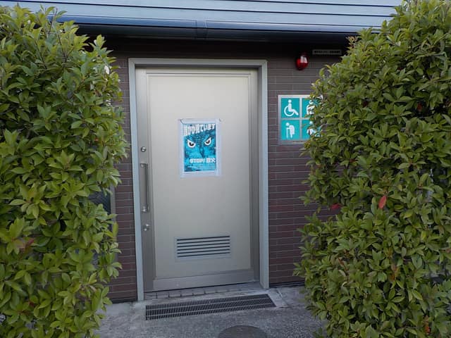 東中公園 のトイレ入口写真