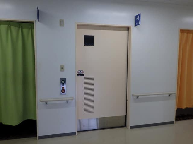 東糀谷防災公園だれでもトイレ のトイレ入口写真