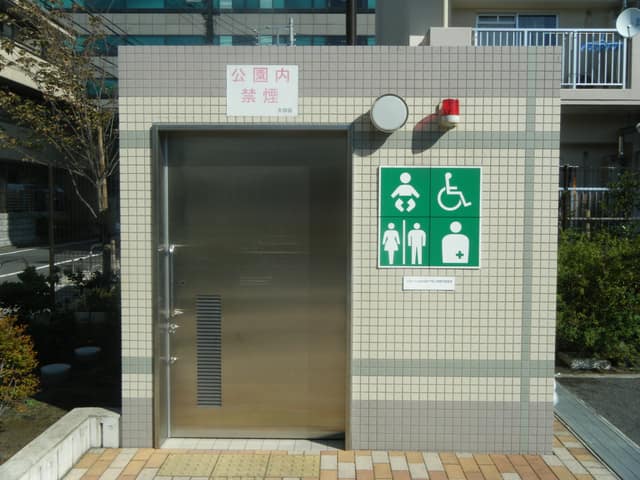 南蒲田二丁目児童公園 のトイレ入口写真