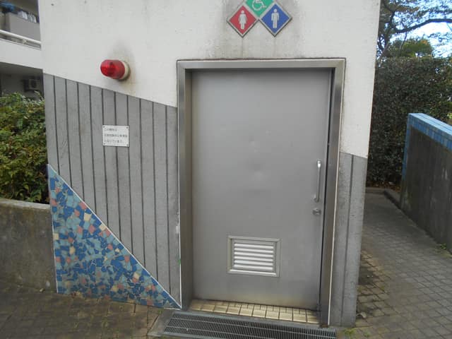 南六郷公園 のトイレ入口写真