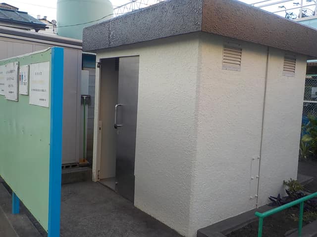 入新井西公園 のトイレ入口写真