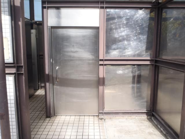 美原児童公園 のトイレ入口写真