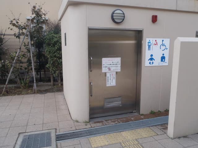 邦西児童公園 のトイレ入口写真
