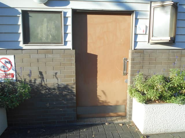 矢口二丁目公園 のトイレ入口写真