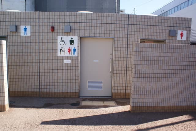 みなさん児童公園 のトイレ入口写真