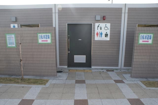 ソラムナード羽田緑地 のトイレ入口写真