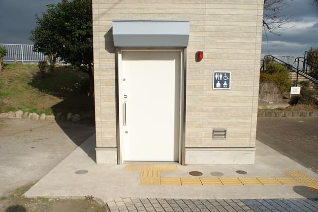 潮見児童公園 のトイレ入口写真