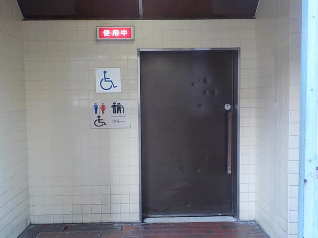 大森駅前広場公衆便所 のトイレ入口写真
