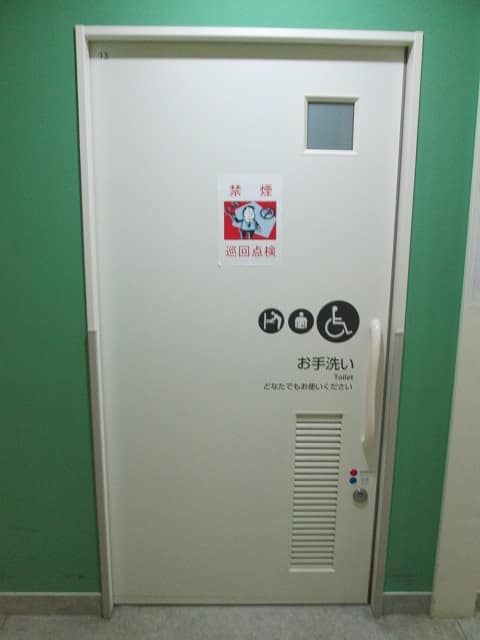 地方独立行政法人東京都立病院機構東京都立松沢病院 のトイレ入口写真