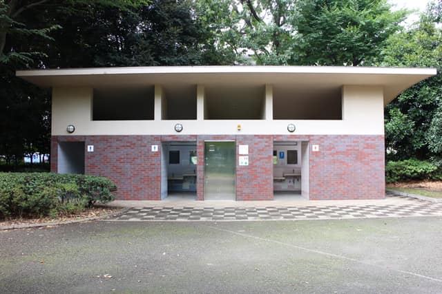 祖師谷公園 のトイレ入口写真