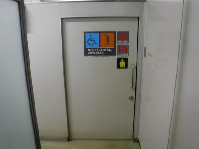世田谷区役所_西棟 のトイレ入口写真