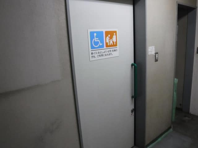 世田谷区役所分庁舎(ノバビル) のトイレ入口写真