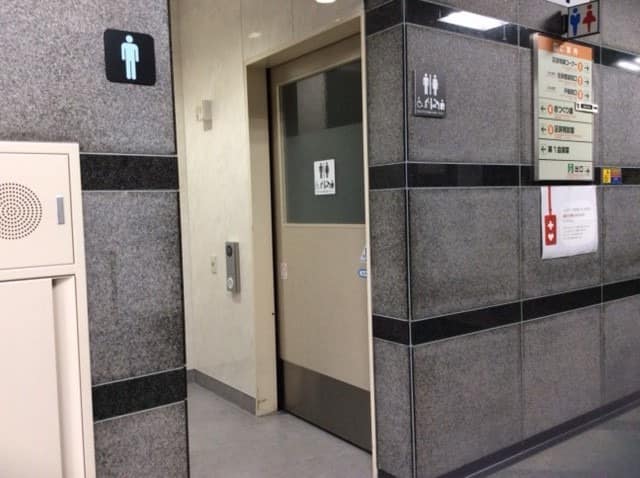 烏山総合支所 のトイレ入口写真