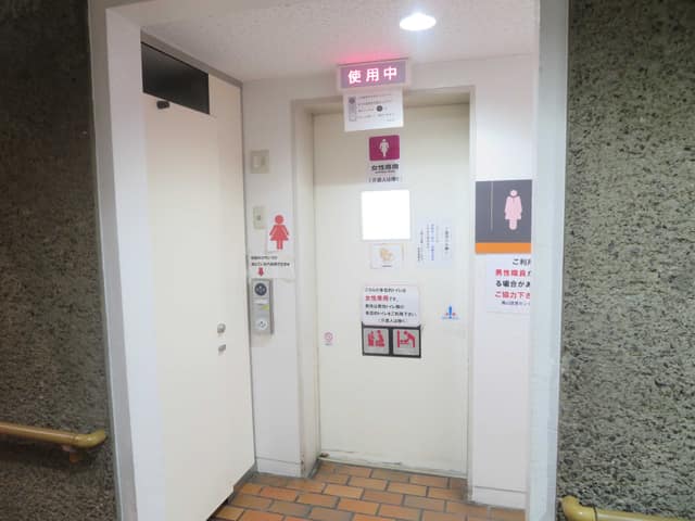 烏山区民センター のトイレ入口写真