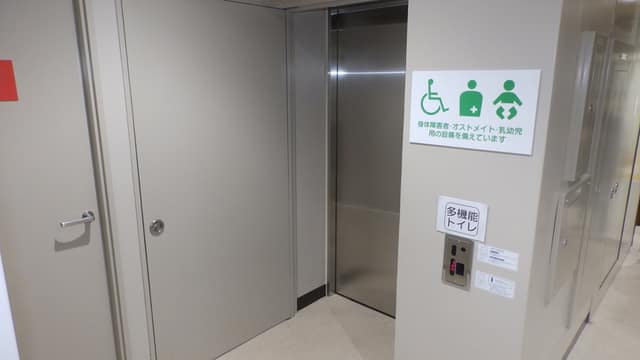 世田谷区太子堂区民センター のトイレ入口写真