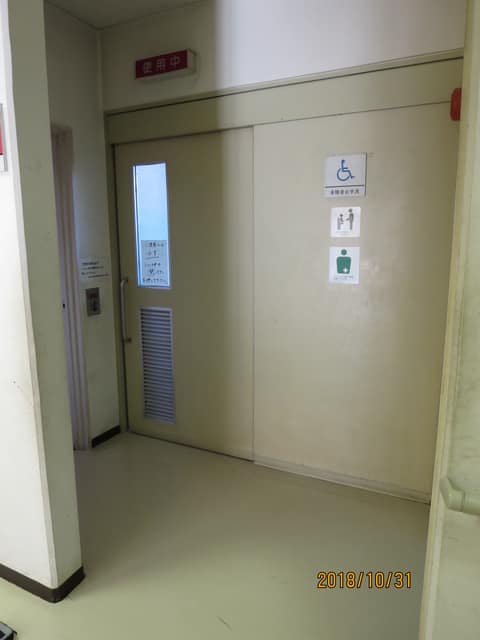上祖師谷1丁目区民集会所 のトイレ入口写真