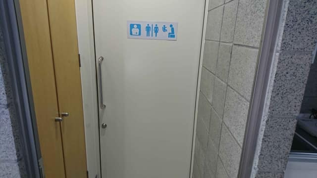 下馬南地区会館 のトイレ入口写真