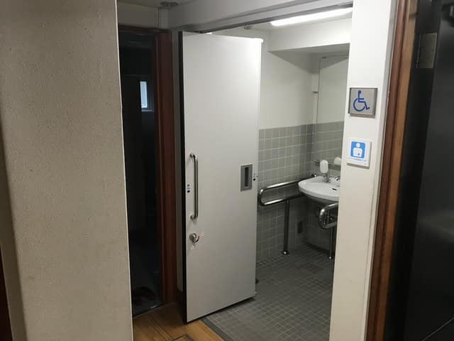 船橋地区会館 のトイレ入口写真