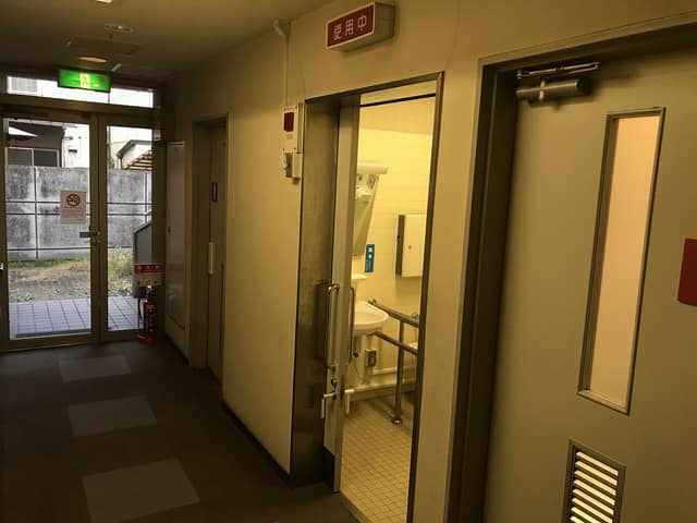 大蔵地区会館 のトイレ入口写真
