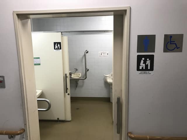 祖師谷地区会館 のトイレ入口写真