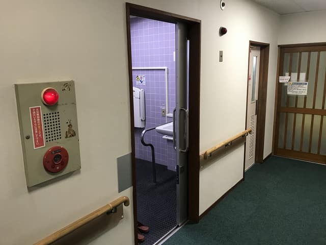 砧地区会館 のトイレ入口写真