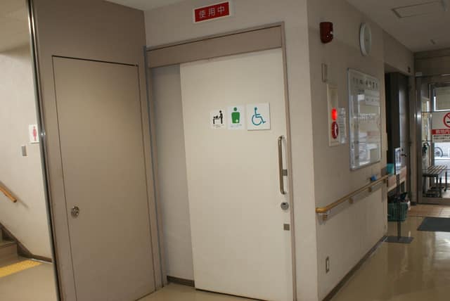奥沢東地区会館 のトイレ入口写真