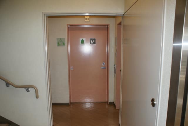 駒沢地区会館 のトイレ入口写真