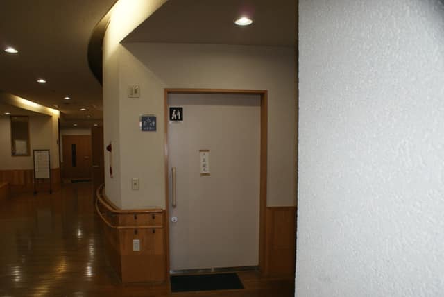 等々力地区会館 のトイレ入口写真