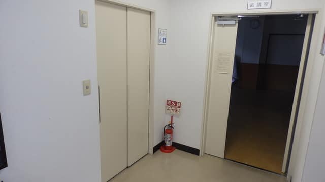 中里地区会館 のトイレ入口写真