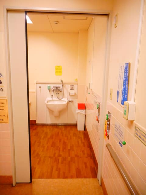 経堂図書館 のトイレ入口写真