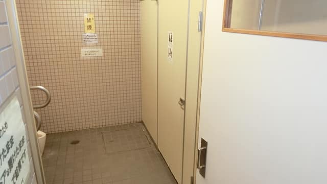 希望丘図書室 のトイレ入口写真