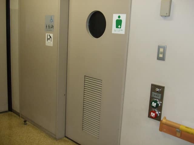 世田谷文化生活情報センター のトイレ入口写真