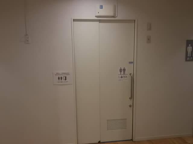 健康増進・交流施設(せたがやがやがや館) のトイレ入口写真