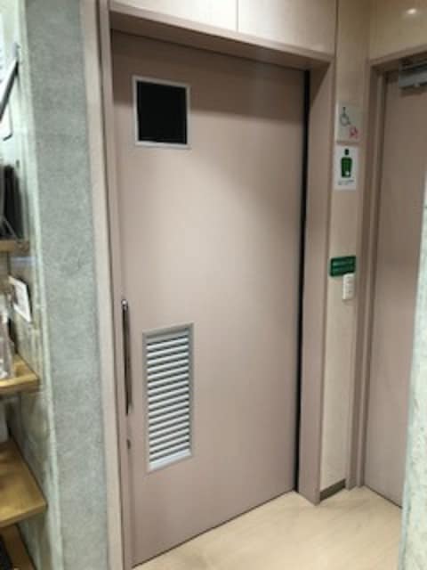 世田谷美術館分館宮本三郎記念美術館 のトイレ入口写真