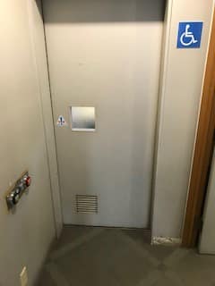 北沢区民会館別館(梅丘パークホール) のトイレ入口写真