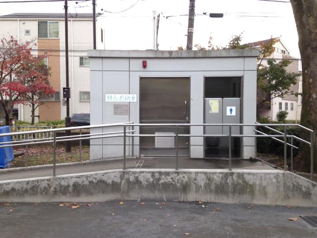 駒留公園 のトイレ入口写真