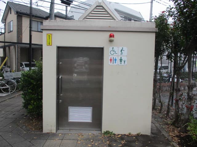 桜みんなの公園 のトイレ入口写真