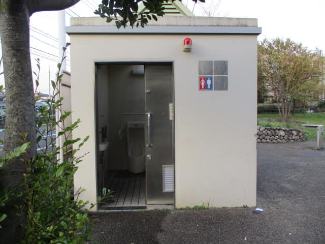 桜丘宇山緑地 のトイレ入口写真