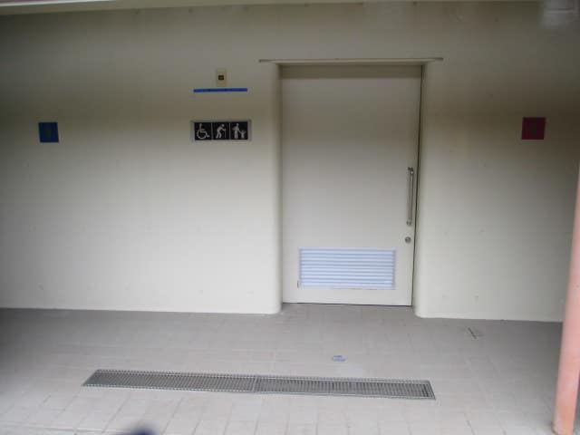 三宿の森緑地 のトイレ入口写真
