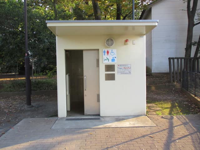 経堂四丁目児童遊園 のトイレ入口写真