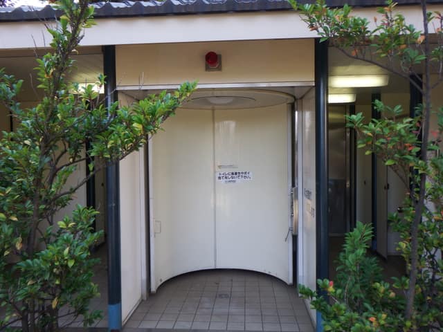 赤松公園 のトイレ入口写真