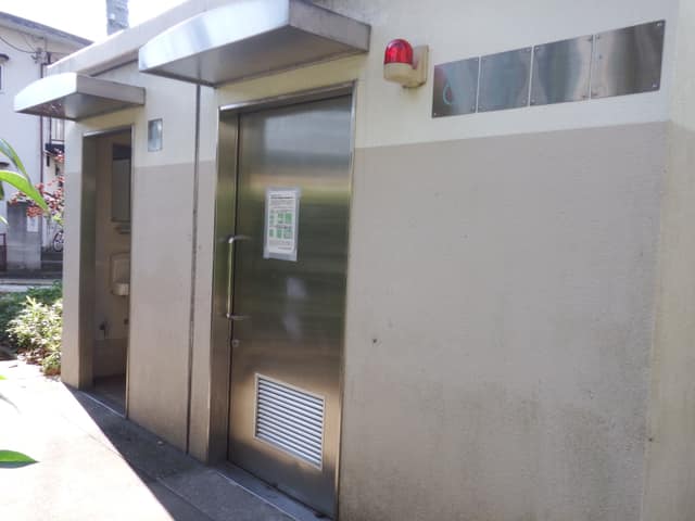上北沢八幡公園 のトイレ入口写真