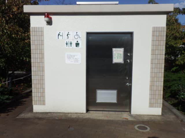 桜上水しいの木公園 のトイレ入口写真