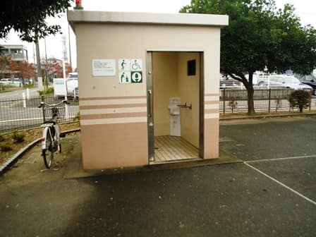 宇奈根台口公園 のトイレ入口写真