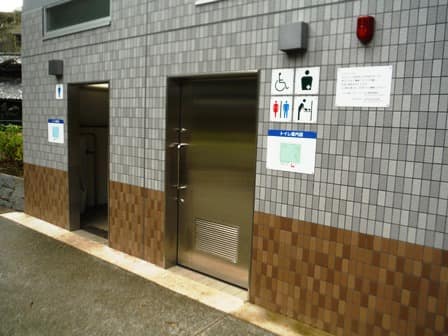 希望丘公園 のトイレ入口写真