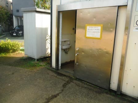 堂ケ谷戸公園 のトイレ入口写真