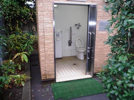 三峰公園 のトイレ入口写真