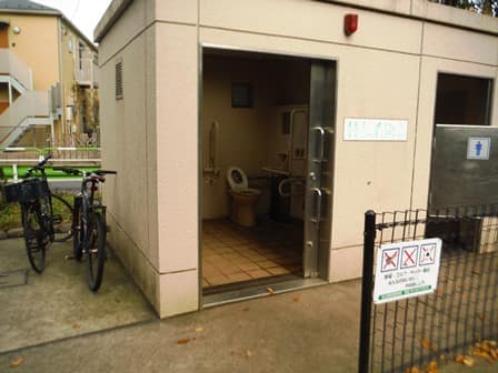 明正公園 のトイレ入口写真