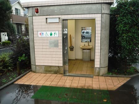 廻沢南公園 のトイレ入口写真