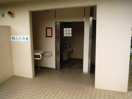 葭根公園 のトイレ入口写真